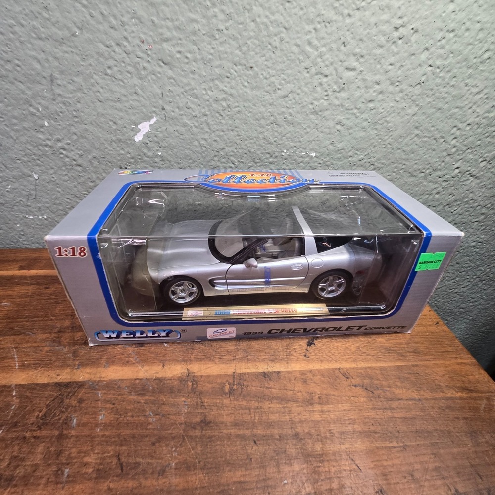 Welly 1999 Chevy Corvette 1:18 Metal W Plastic Parts